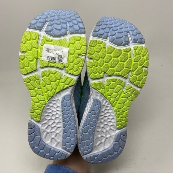 New Balance W880S11 Fresh Foam Light Cyclone Running Shoe - Picture 7 of 10